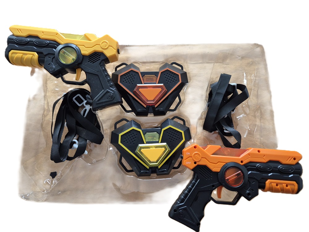 Infrared Laser Tag Set for 2 Players with Guns and Target Vests  * Livraison gratuite en 3/4 jours.
